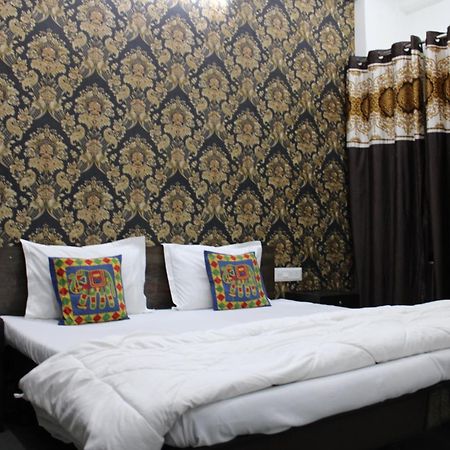Hill Paradise Home Stay Удайпур Экстерьер фото