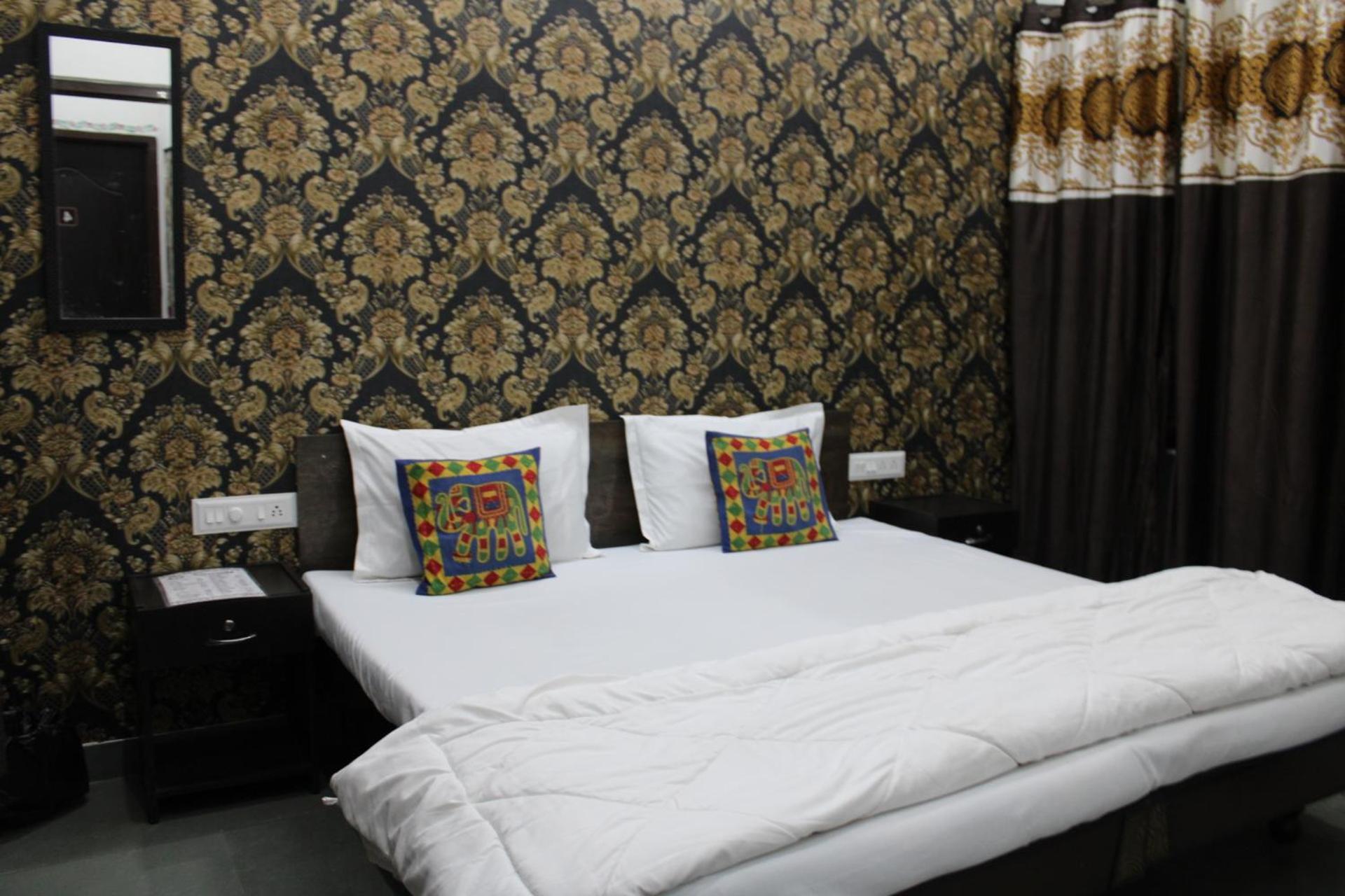 Hill Paradise Home Stay Удайпур Номер фото